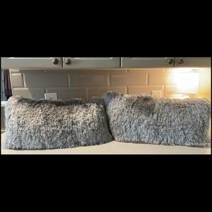 Throw pillows. Set of 2